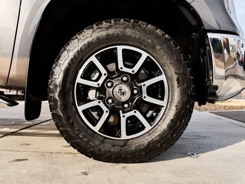 Used 2017 Toyota Tundra SR5 image 13