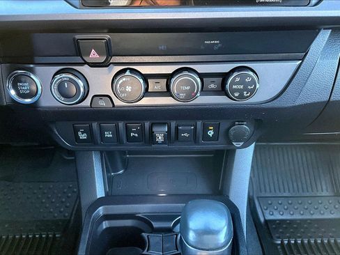 Used 2020 Toyota Tacoma TRD Sport Double Cab 5' Bed AT image 18