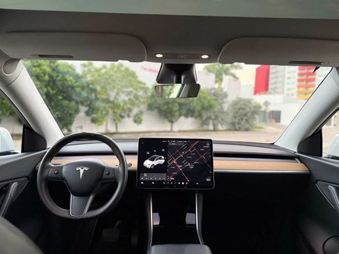 Used 2020 Tesla Model Y Long Range image 25