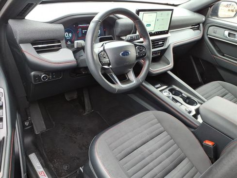 Certified 2025 Ford Explorer ST-Line image 9
