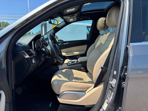 Used 2017 Mercedes-Benz GLS 550 4MATIC image 3