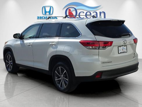 Used 2019 Toyota Highlander XLE AWD/4WD image 5