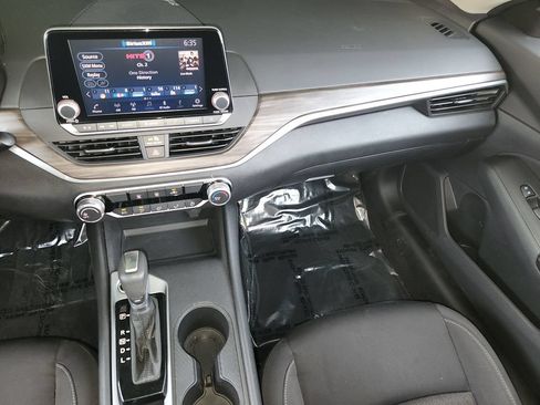 Used 2025 Nissan Altima 2.5 SV FWD image 17