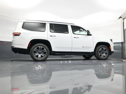 Used 2024 Jeep Wagoneer Series II w/ Flexible Seating Group RWD image 27