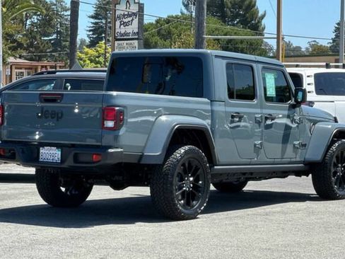 Used 2025 Jeep Gladiator Sport AWD/4WD image 4