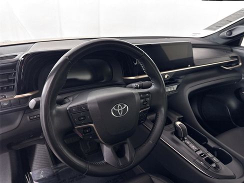 Certified 2023 Toyota Crown Limited image 4