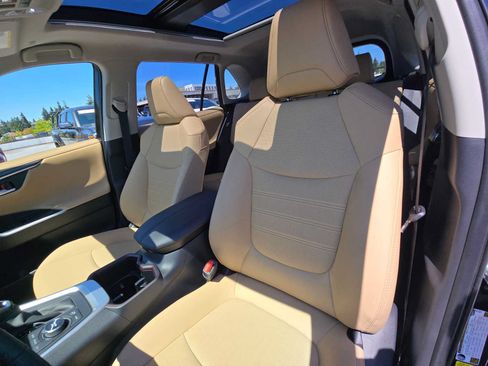 Used 2025 Toyota RAV4 Limited AWD/4WD image 22