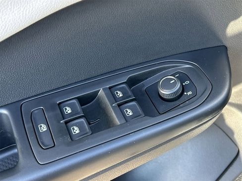 New 2026 Volkswagen Taos S image 17