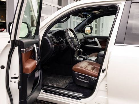 Used 2016 Toyota Land Cruiser AWD/4WD image 32