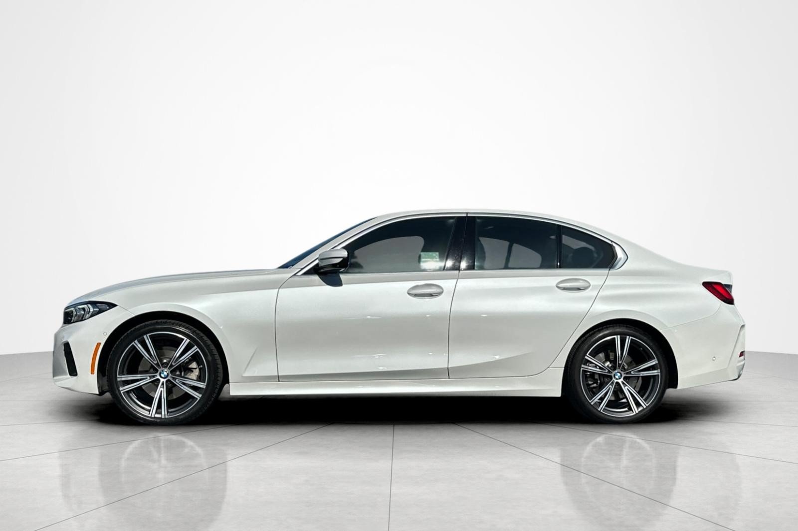 Used 2024 BMW 330i Sedan w/ Convenience Package RWD image 2