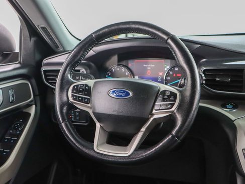 Used 2021 Ford Explorer XLT w/ Equipment Group 202A image 12
