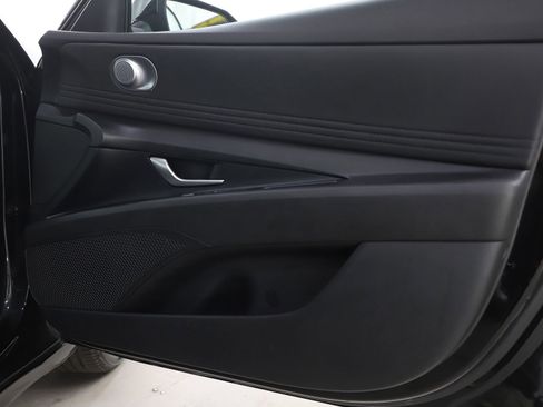 Used 2023 Hyundai Elantra SEL w/ Convenience Package image 9