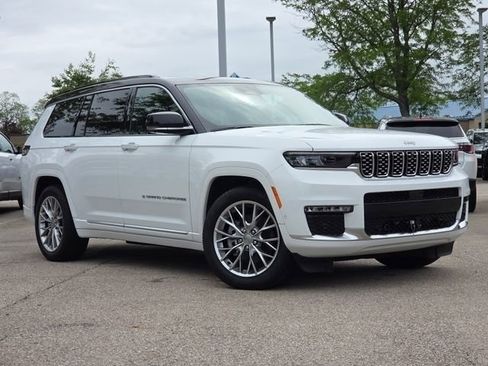 Used 2025 Jeep Grand Cherokee L Summit w/ Advanced Protech Group IV AWD/4WD image 2