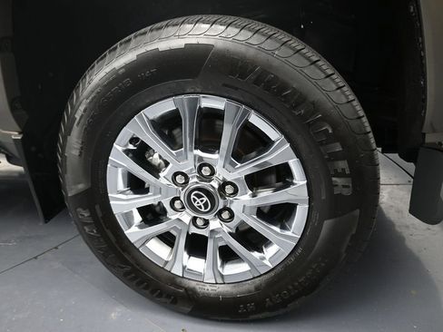 Used 2026 Toyota Tacoma 4x4 Double Cab Hybrid image 5