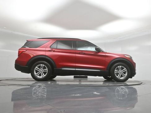 Used 2023 Ford Explorer XLT RWD image 45