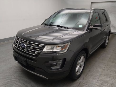 Used 2017 Ford Explorer XLT w/ Equipment Group 202A AWD/4WD image 15