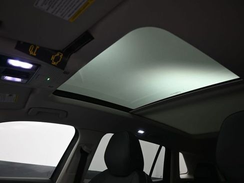 New 2026 Volkswagen Tiguan SE image 2