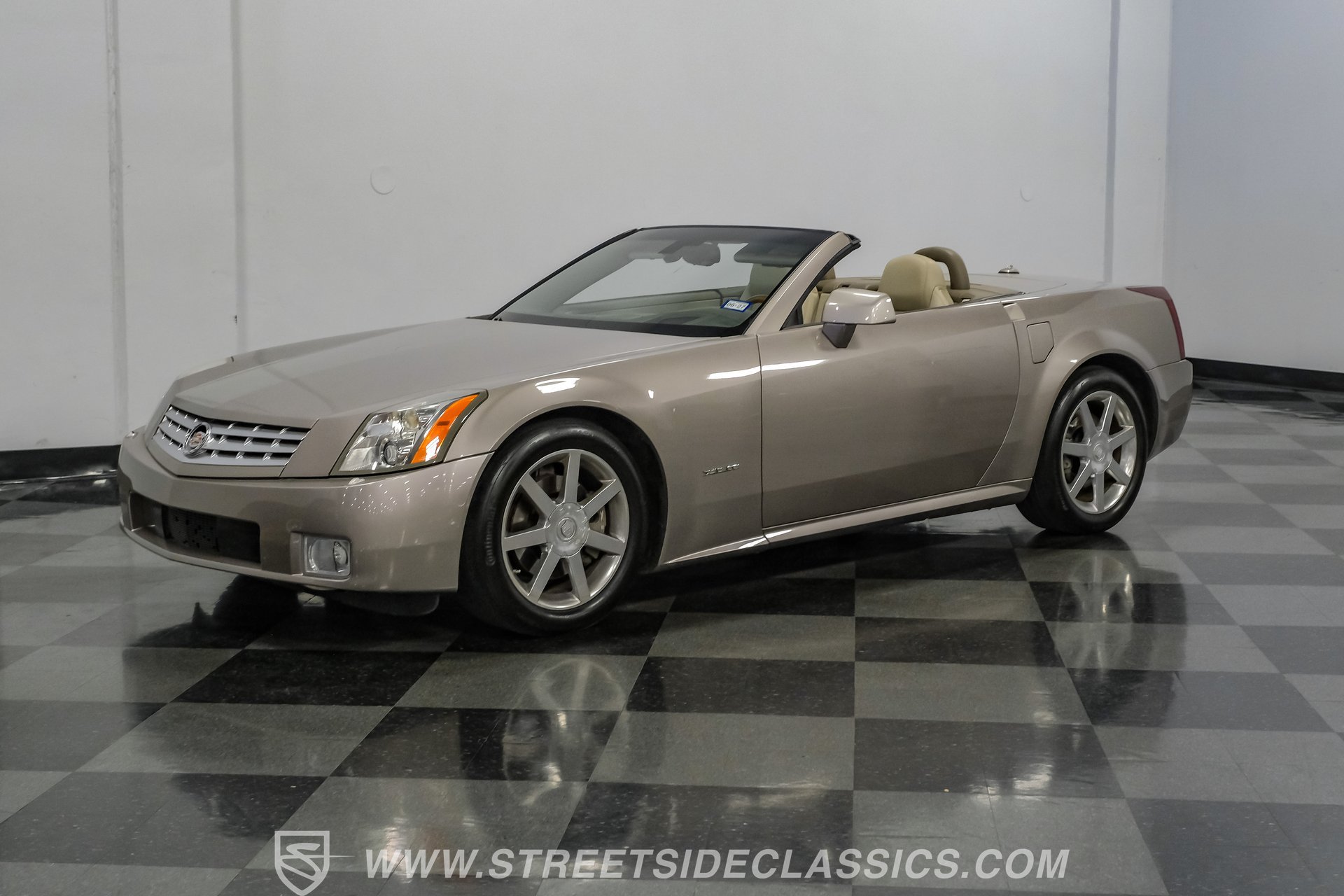 Used 2005 Cadillac XLR RWD image 6