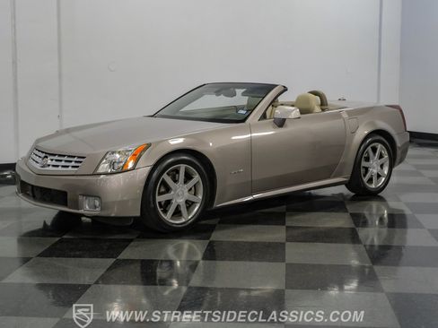 Used 2005 Cadillac XLR RWD image 6
