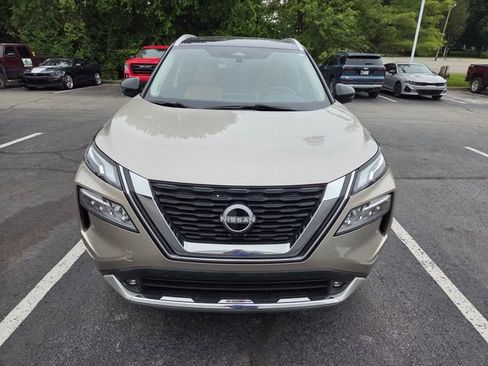 Used 2022 Nissan Rogue Platinum w/ Head-Up Display Package AWD/4WD image 2