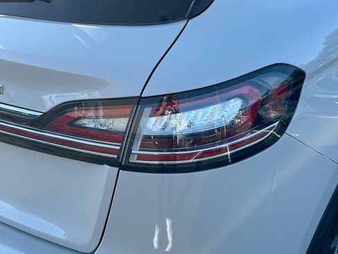 Used 2022 Lincoln Nautilus Reserve w/ Luxury Package image 26