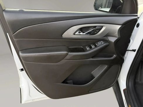Used 2020 Chevrolet Traverse LS FWD image 17