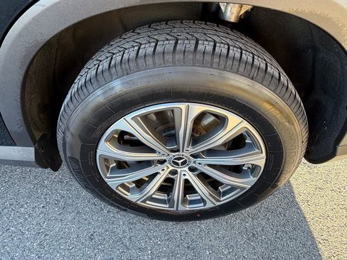Used 2024 Mercedes-Benz GLC 300 4MATIC image 13