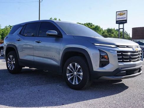 Used 2025 Chevrolet Equinox LT w/ Safety and Technology Package FWD image 2
