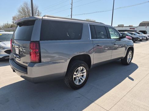 Used 2019 Chevrolet Suburban LT image 6