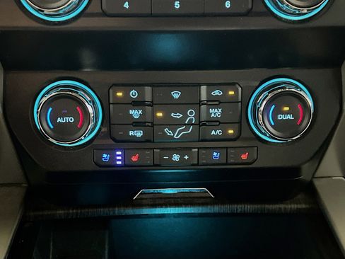 Used 2020 Ford F250 Lariat w/ Lariat Value Package AWD/4WD image 11