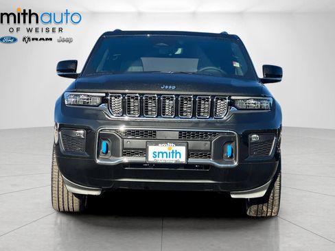 Used 2024 Jeep Grand Cherokee Overland w/ Luxury Tech Group IV AWD/4WD image 3