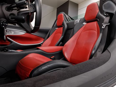 Used 2025 McLaren Artura Spider RWD image 52