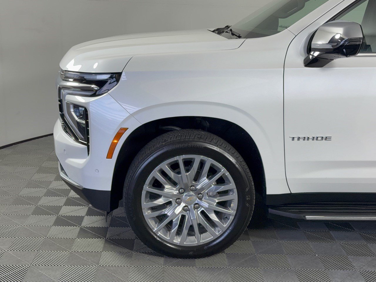 Used 2025 Chevrolet Tahoe Premier AWD/4WD image 13