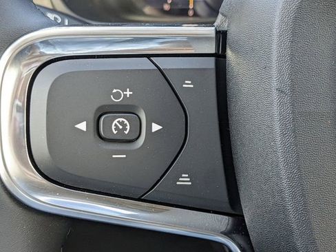 New 2025 Volvo XC40 B5 Core w/ Protection Package Premier image 31