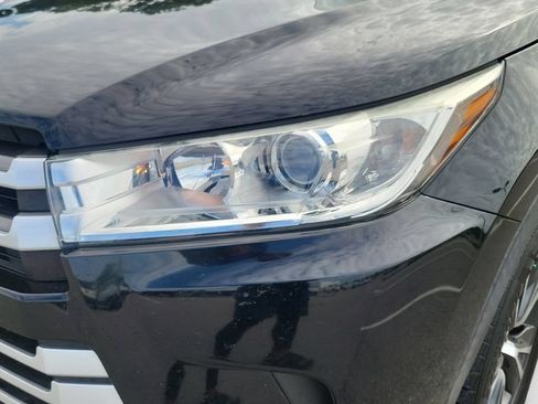 Used 2017 Toyota Highlander Plus FWD image 24