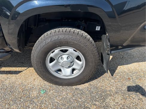 Used 2020 Toyota Tacoma SR AWD/4WD image 16