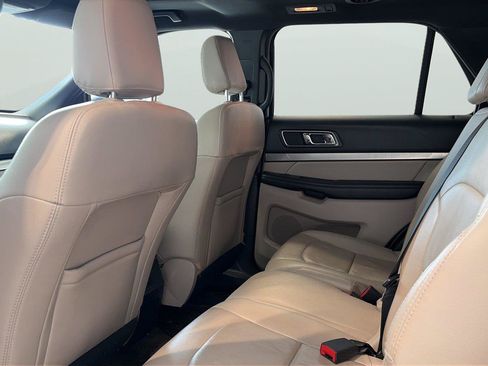 Used 2018 Ford Explorer XLT w/ Equipment Group 202A FWD image 16