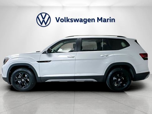 New 2026 Volkswagen Atlas Peak Edition image 2