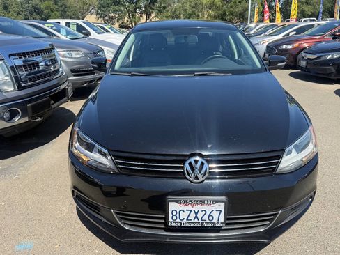 Used 2013 Volkswagen Jetta SE FWD image 2
