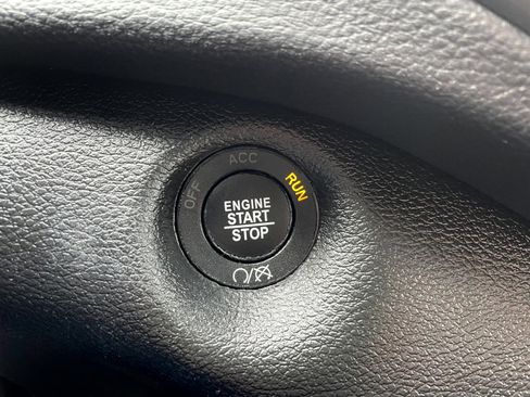 Used 2022 Jeep Cherokee Latitude Lux w/ Mopar Interior Package image 17