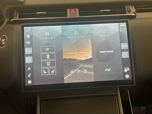 Used 2026 Land Rover Range Rover Velar S AWD/4WD image 15