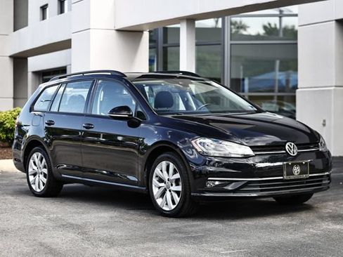 Used 2019 Volkswagen Golf SE FWD image 1