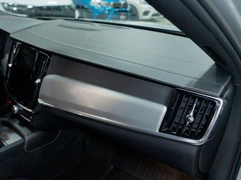 Used 2019 Volvo V90 T5 R-Design w/ Protection Package Premier image 38