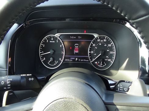 Used 2025 Nissan Pathfinder SV FWD image 22