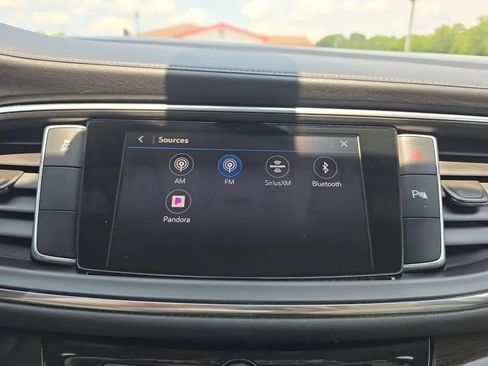Used 2020 Buick Enclave Essence FWD image 27