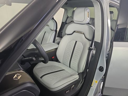 Used 2023 Rivian R1T Adventure AWD/4WD image 20