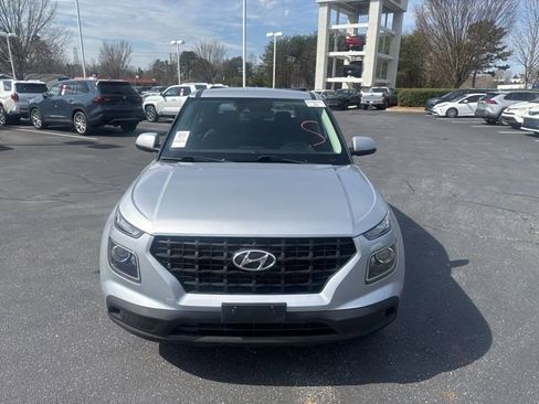 Used 2022 Hyundai Venue SE image 4