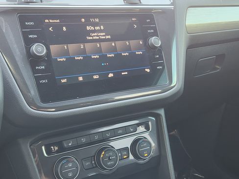 Used 2020 Volkswagen Tiguan SE R-Line image 10