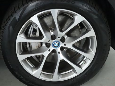 Certified 2022 BMW X5 xDrive45e w/ Executive Package image 10