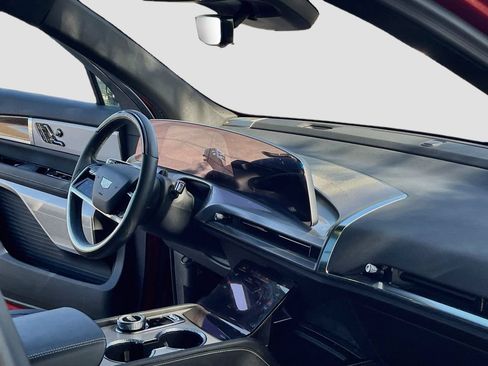 Used 2026 Cadillac Vistiq Sport w/ LPO, Floor Liner Package AWD/4WD image 32